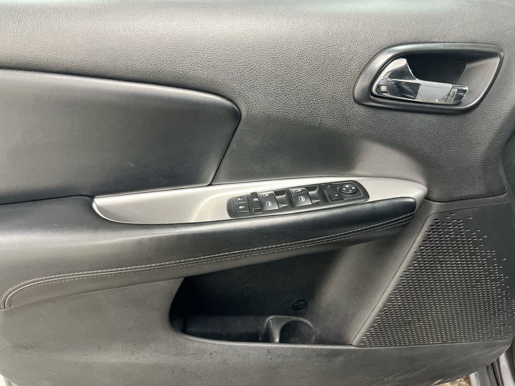 Used 2015 Dodge Journey SXT w/ Flexible Seating Group FWD image 20