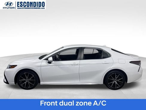 Used 2023 Toyota Camry SE image 3