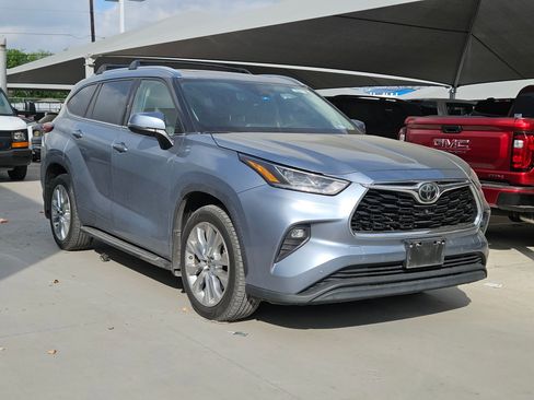 Used 2020 Toyota Highlander Limited image 1