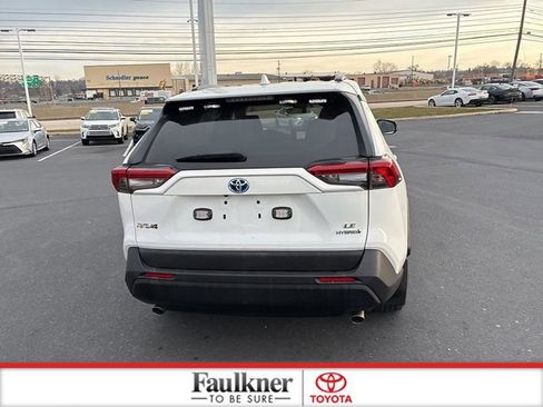 Used 2019 Toyota RAV4 LE image 9