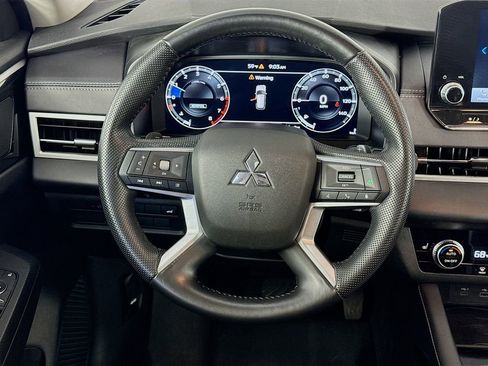 Used 2023 Mitsubishi Outlander SE image 37