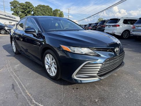 Used 2021 Toyota Camry LE FWD image 4