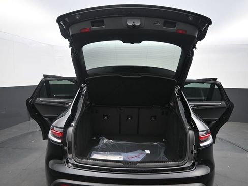 New 2026 Porsche Macan image 18