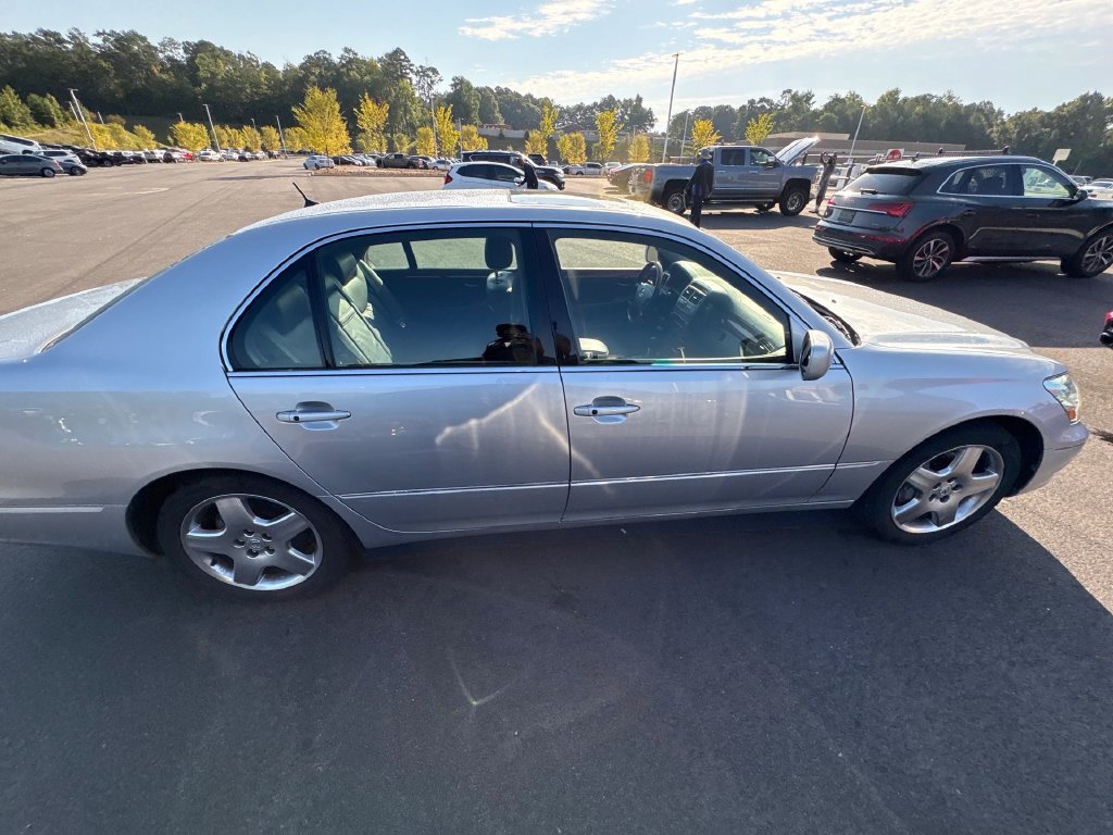 Used 2005 Lexus LS 430 w/ Premium Pkg RWD image 3