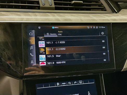 Used 2023 Audi e-tron Premium Plus w/ Premium Plus Package image 21