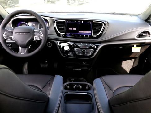 New 2027 Chrysler Pacifica Select FWD image 20