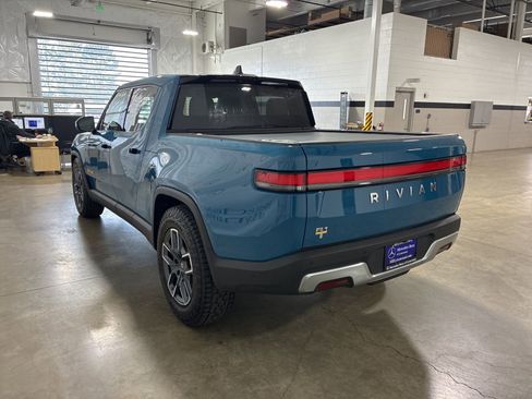 Used 2022 Rivian R1T Adventure image 4