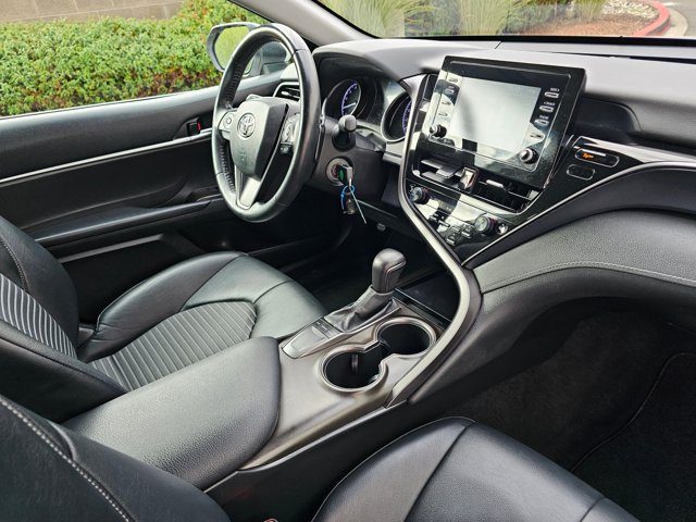 Used 2022 Toyota Camry SE FWD image 11