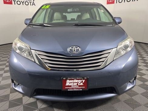 Used 2015 Toyota Sienna XLE image 21