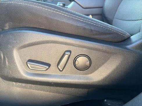 Used 2019 Ford Explorer XLT image 25