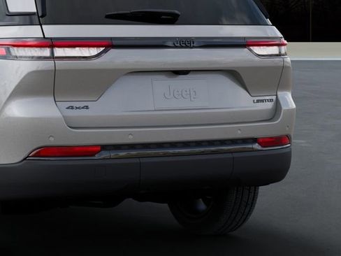 New 2025 Jeep Grand Cherokee Limited w/ Luxury Tech Group II AWD/4WD image 13