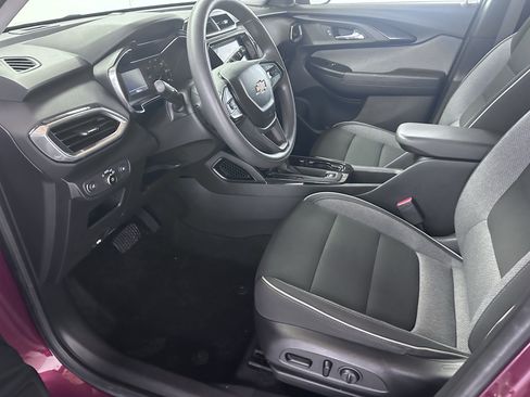 Used 2022 Chevrolet TrailBlazer LT w/ Convenience Package FWD image 32