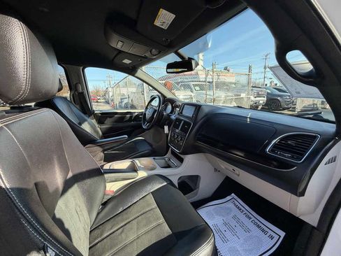 Used 2019 Dodge Grand Caravan SXT image 23