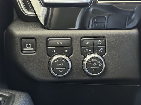 Certified 2025 GMC Sierra 1500 SLT AWD/4WD image 32