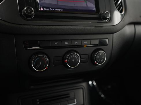 Used 2017 Volkswagen Tiguan S FWD image 22