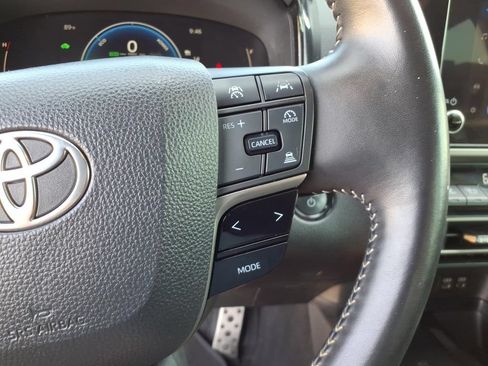 Used 2025 Toyota Camry SE w/ Convenience Package FWD image 10