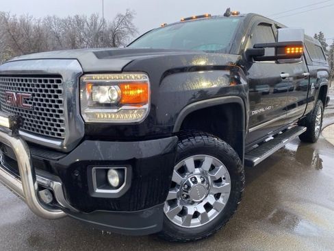 Used 2015 GMC Sierra 2500 Denali w/ Duramax Plus Package image 2