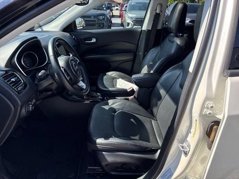Used 2018 Jeep Compass Limited w/ Navigation Group AWD/4WD image 16