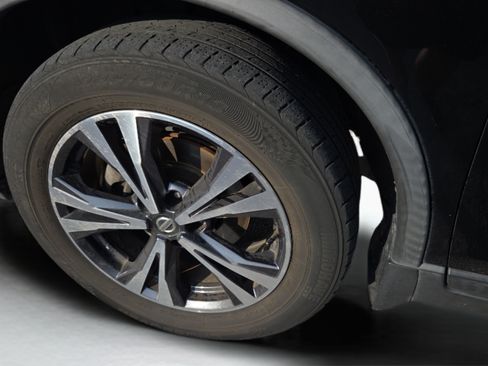 Used 2019 Nissan Rogue SV w/ Premium Package FWD image 30