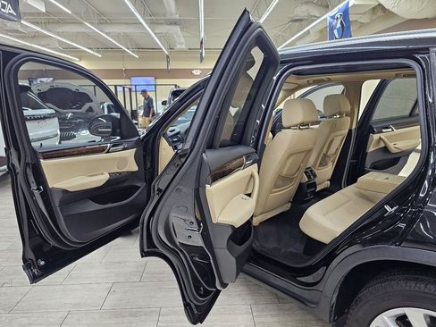 Used 2017 BMW X3 sDrive28i RWD image 16