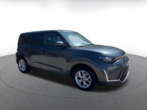 Used 2025 Kia Soul LX w/ LX Technology Package image 2