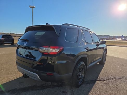 New 2025 Honda Pilot TrailSport image 5