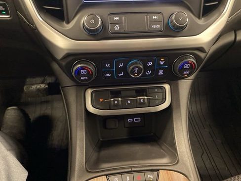 Used 2023 GMC Acadia SLE w/ Driver Convenience Package image 12