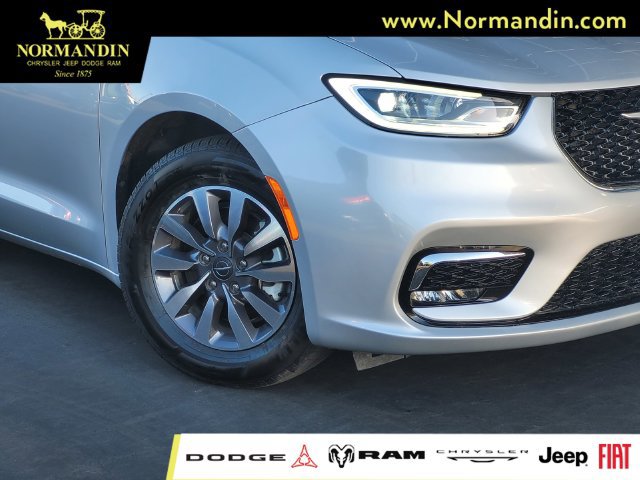 Used 2024 Chrysler Pacifica Limited FWD image 5