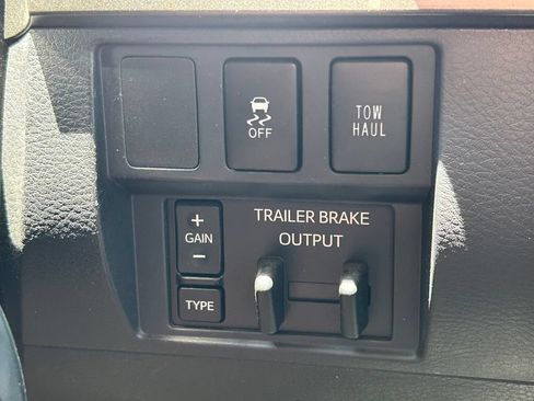 Used 2017 Toyota Tundra SR5 w/ SR5 Upgrade Package RWD image 25