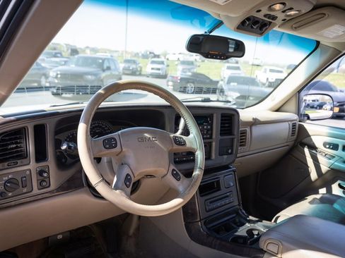 Used 2003 GMC Yukon Denali AWD/4WD image 2