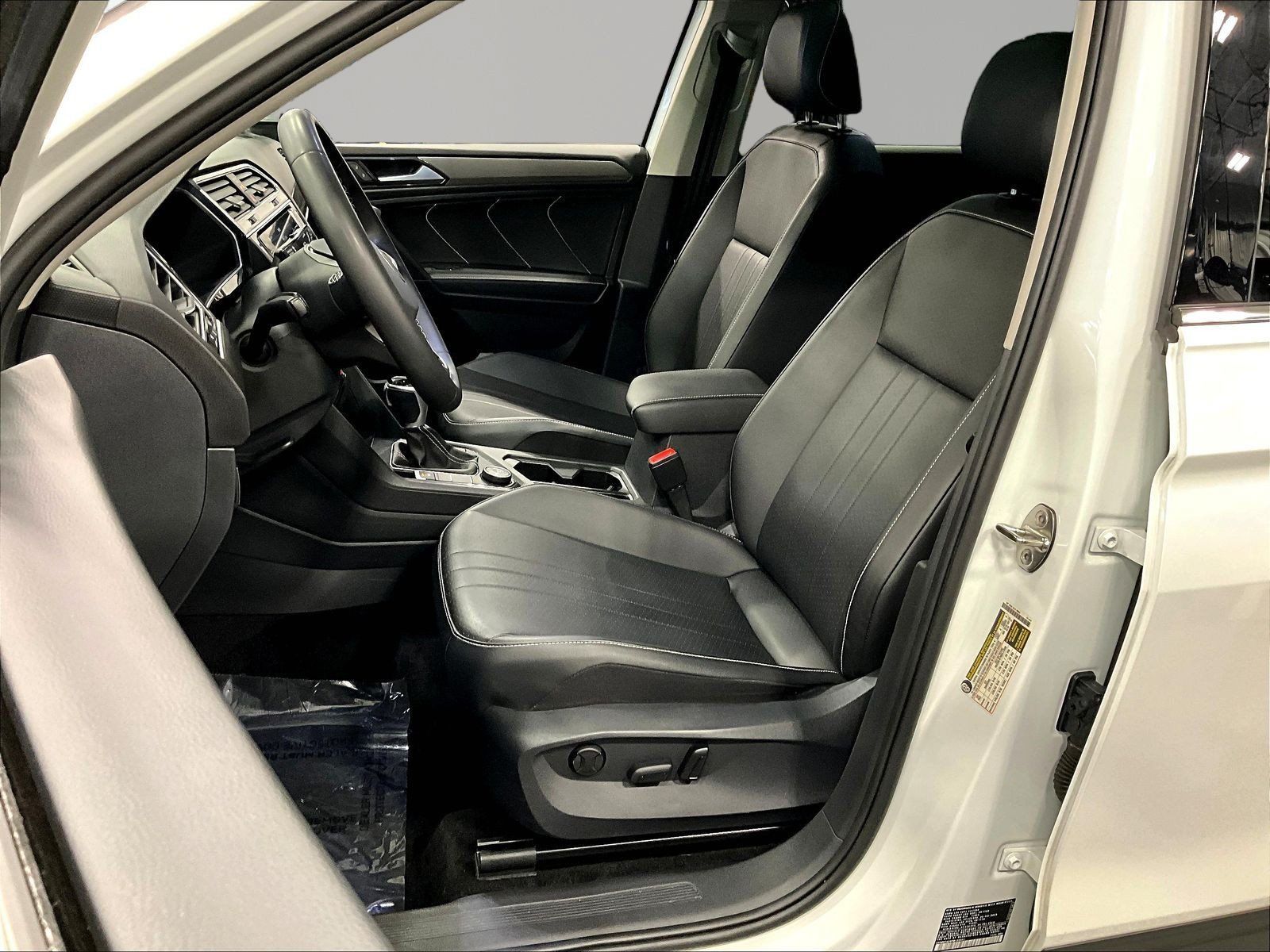 Used 2023 Volkswagen Tiguan SE w/ Panoramic Sunroof Package AWD/4WD image 20