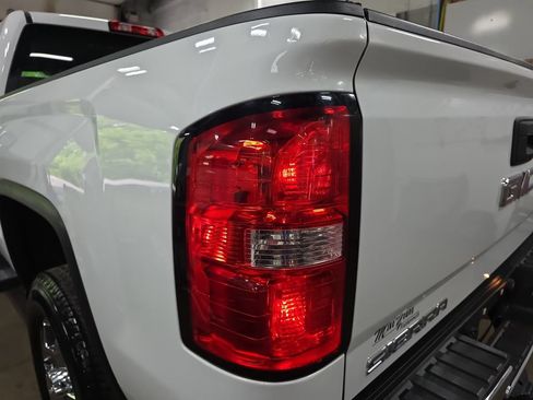 Used 2019 GMC Sierra 3500 SLT w/ Duramax Plus Package AWD/4WD image 32