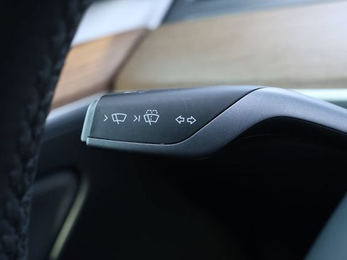 Used 2023 Tesla Model Y Long Range AWD/4WD image 23