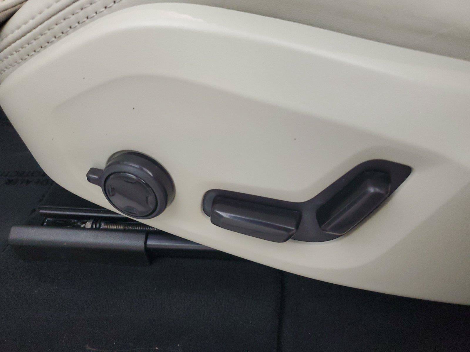Used 2024 Volvo XC60 B5 Ultimate AWD/4WD image 21