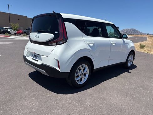 Used 2025 Kia Soul LX w/ LX Technology Package FWD image 5
