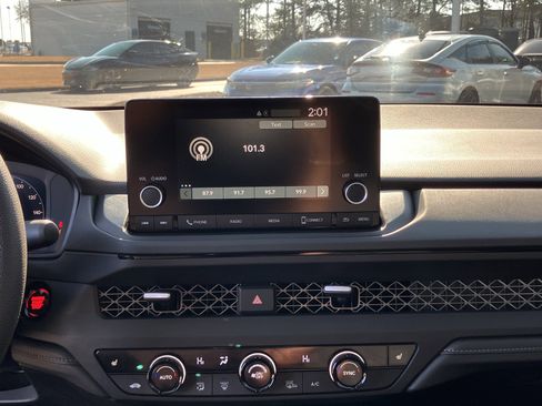 Used 2025 Honda Accord SE image 25