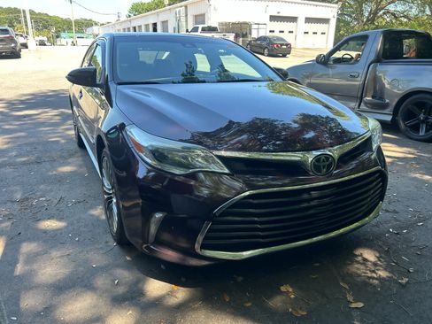 Used 2016 Toyota Avalon Limited w/ Toyota Safety Sense Package FWD image 6