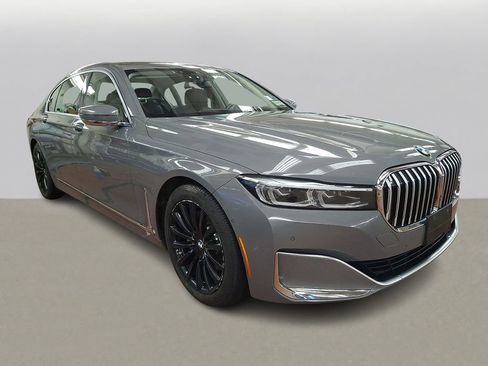 Used 2022 BMW 740i xDrive w/ Premium Package AWD/4WD image 3