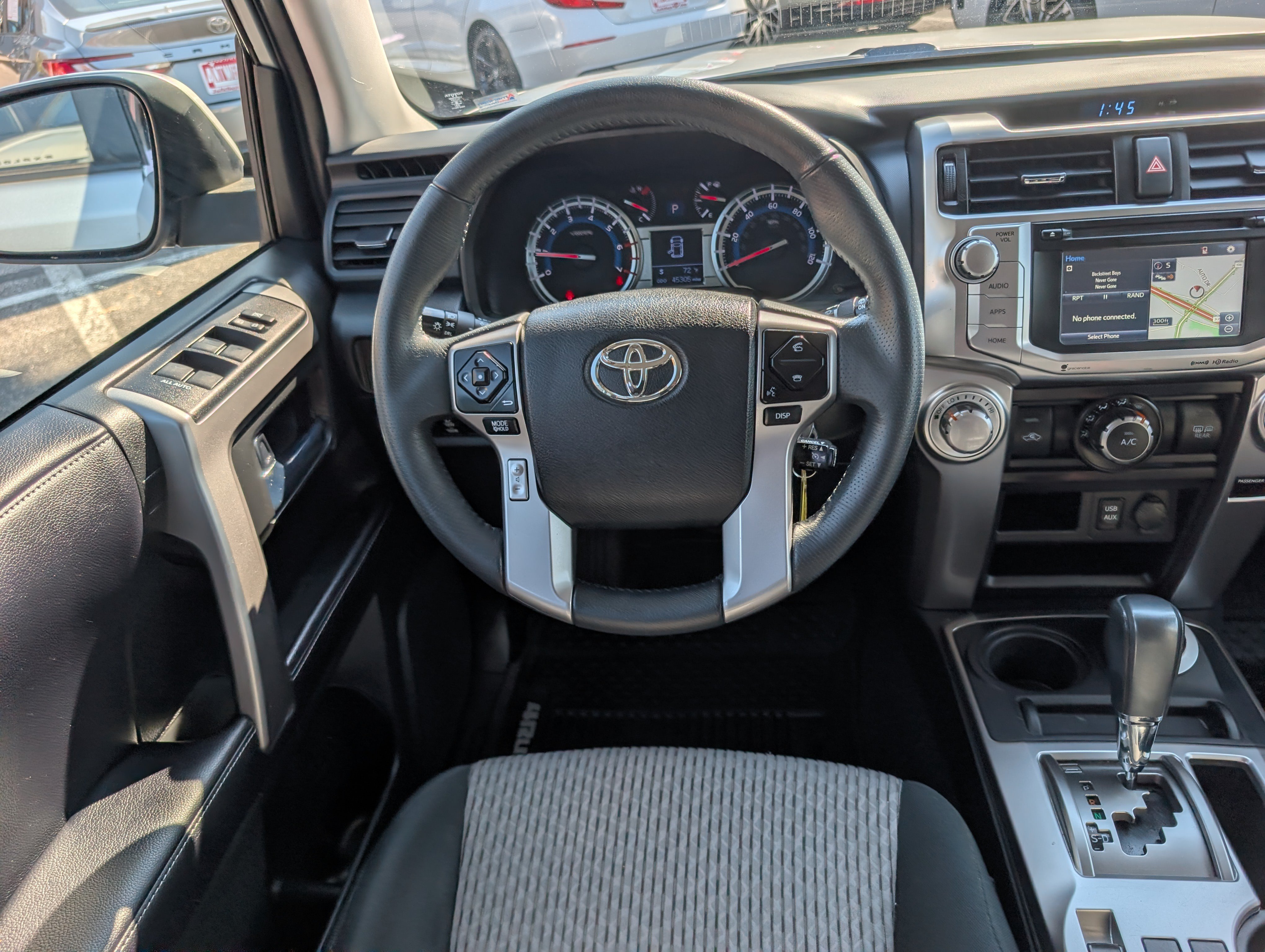 Used 2018 Toyota 4Runner SR5 AWD/4WD image 17