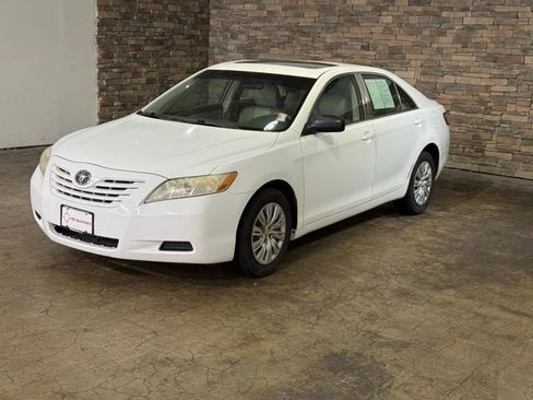 Used 2007 Toyota Camry XLE FWD image 3