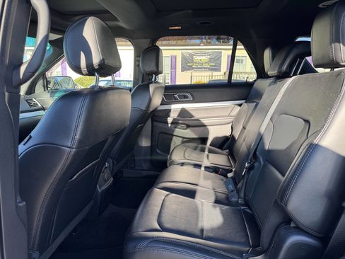 Used 2017 Ford Explorer XLT w/ Equipment Group 202A image 10