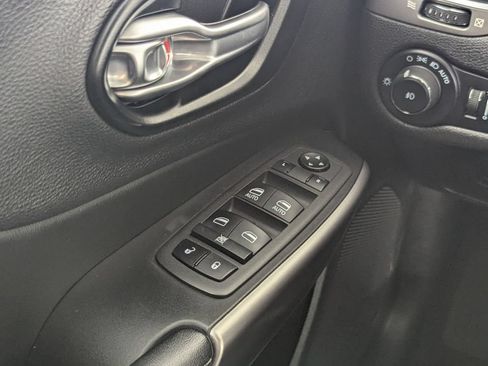 Used 2021 Jeep Cherokee Latitude Lux w/ Comfort/Convenience Group FWD image 15