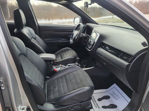 Used 2019 Mitsubishi Outlander LE image 12