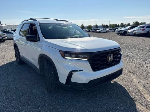 Used 2025 Honda Pilot Black Edition image 15