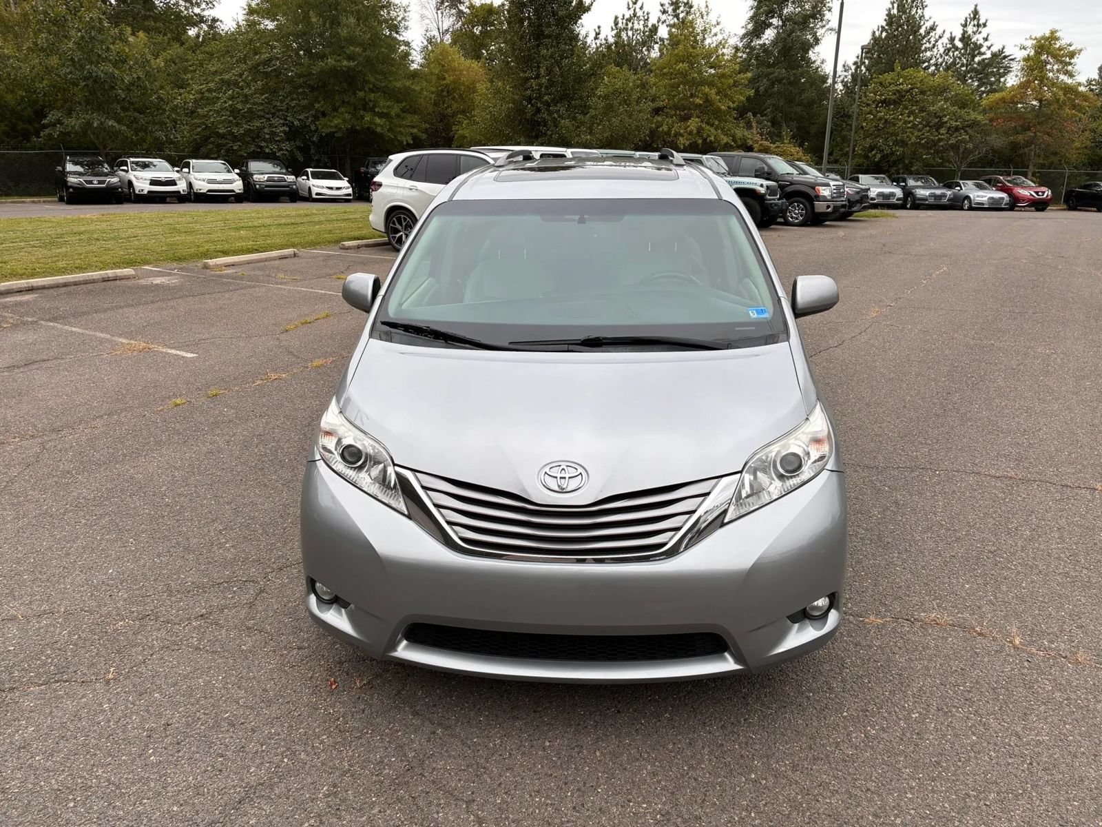 Used 2015 Toyota Sienna XLE FWD image 11