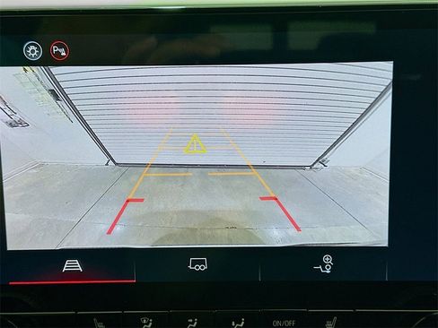 New 2026 GMC Canyon Elevation w/ Convenience Package image 17