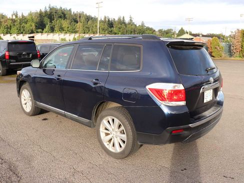 Used 2011 Toyota Highlander 4WD w/ Tech Pkg image 7