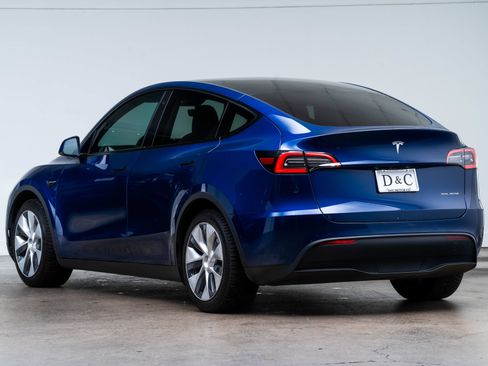 Used 2021 Tesla Model Y Long Range AWD/4WD image 5