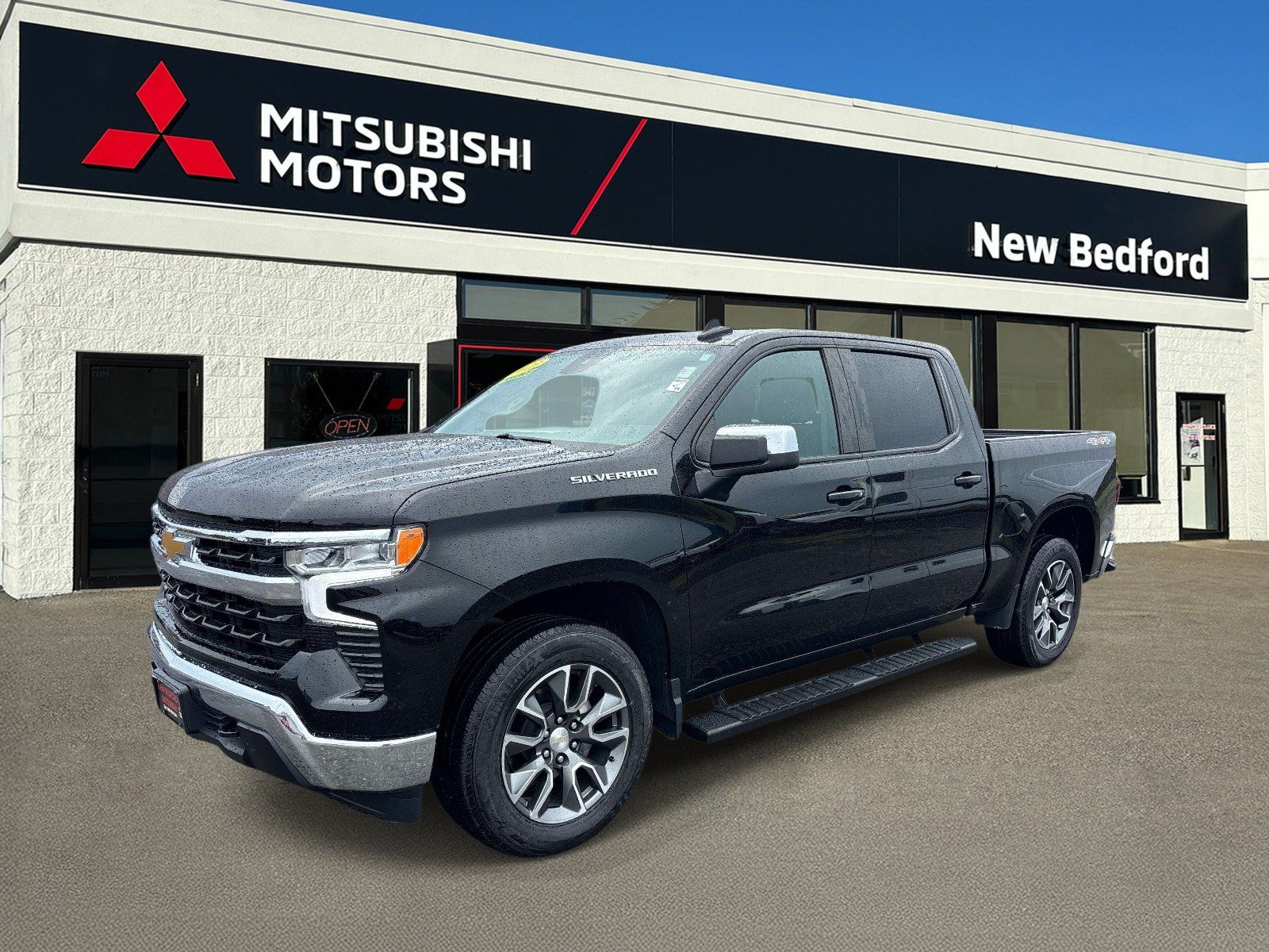 Used 2023 Chevrolet Silverado 1500 LT AWD/4WD image 1