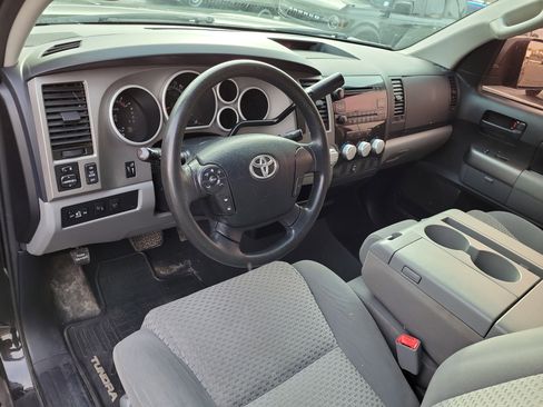 Used 2013 Toyota Tundra 4x4 CrewMax image 16